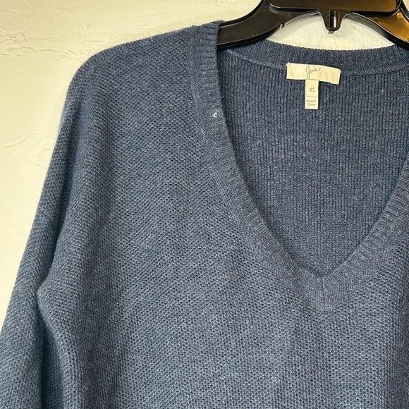Joie Deep Blue V-Neck Sweater Size XS Cozy and Soft! - Picture 4 of 10